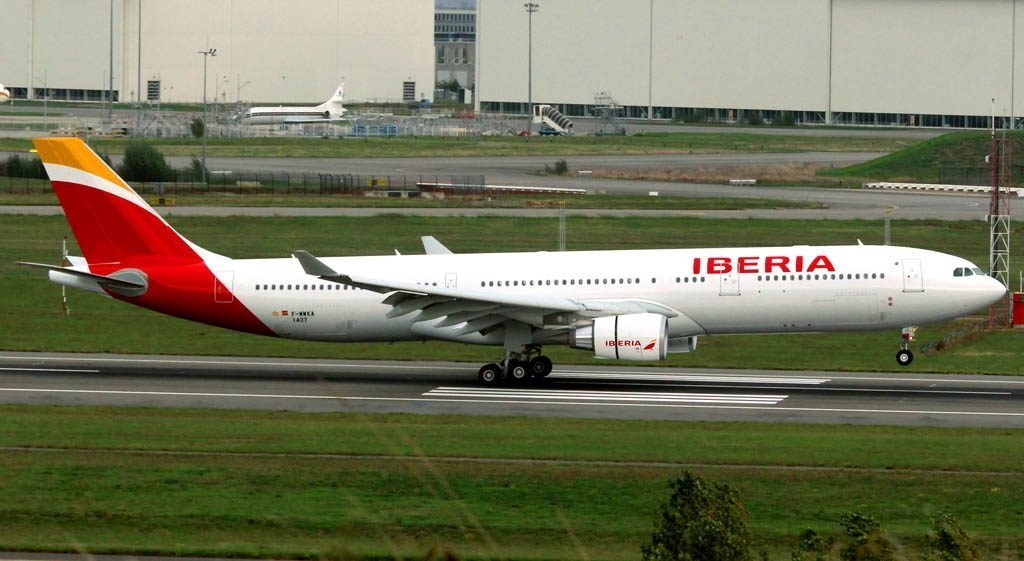 Iberia luce su nueva imagen, la Escuela  Superior Aeronáutica Madrid  te lo cuenta
