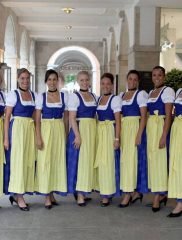 Para celebrar el Oktoberfest, Lufthansa apostó por este uniforme