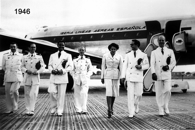 ¿Cómo eran los primeros uniformes de las azafatas de vuelo de Iberia?