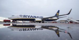 ¿Cómo trabajar como auxiliar de vuelo en Ryanair este diciembre en Madrid?