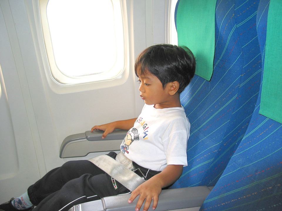 ¿Cómo se puede viajar sólo en avión siendo menor de edad?
