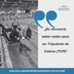 alumnos TCP realizando prácticas de salvamento acuático en piscina